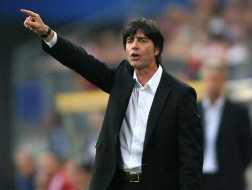 Löw, gibt er die Richtung vor..?