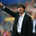 Löw, gibt er die Richtung vor..?