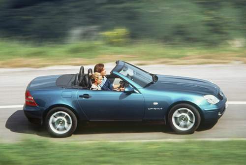 Der erste SLK (R107) trägt noch das klare Mercedes-Design der 90er-Jahre