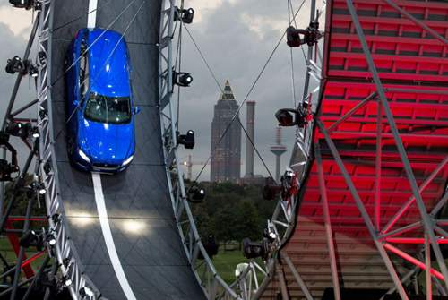 Die Fahrt durch den 19,08 Meter hohen Looping wurde ins Guinness-Buch der Weltrekorde aufgenommen