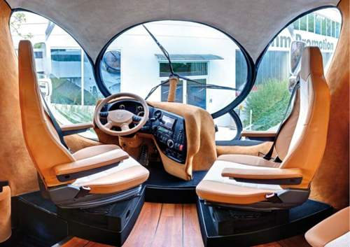Ein Raumschiff? Nein, so thront man als Fahrer des Elemment von Marchi Mobile