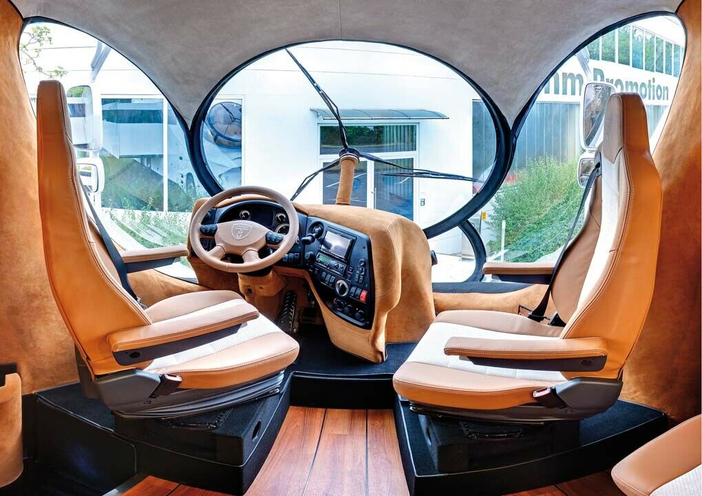 Ein Raumschiff? Nein, so thront man als Fahrer des Elemment von Marchi Mobile