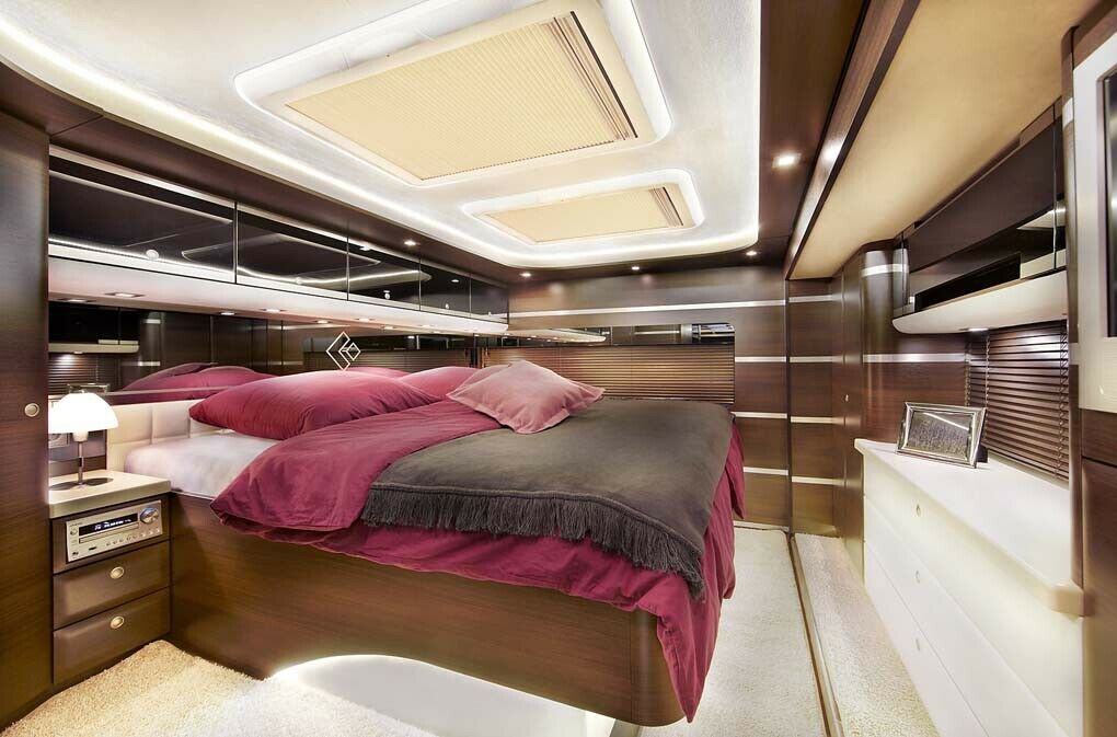 Das Luxusbett im Continental von Ketterer ist riesig - genau wie der 26-Tonnen-Truck selbst