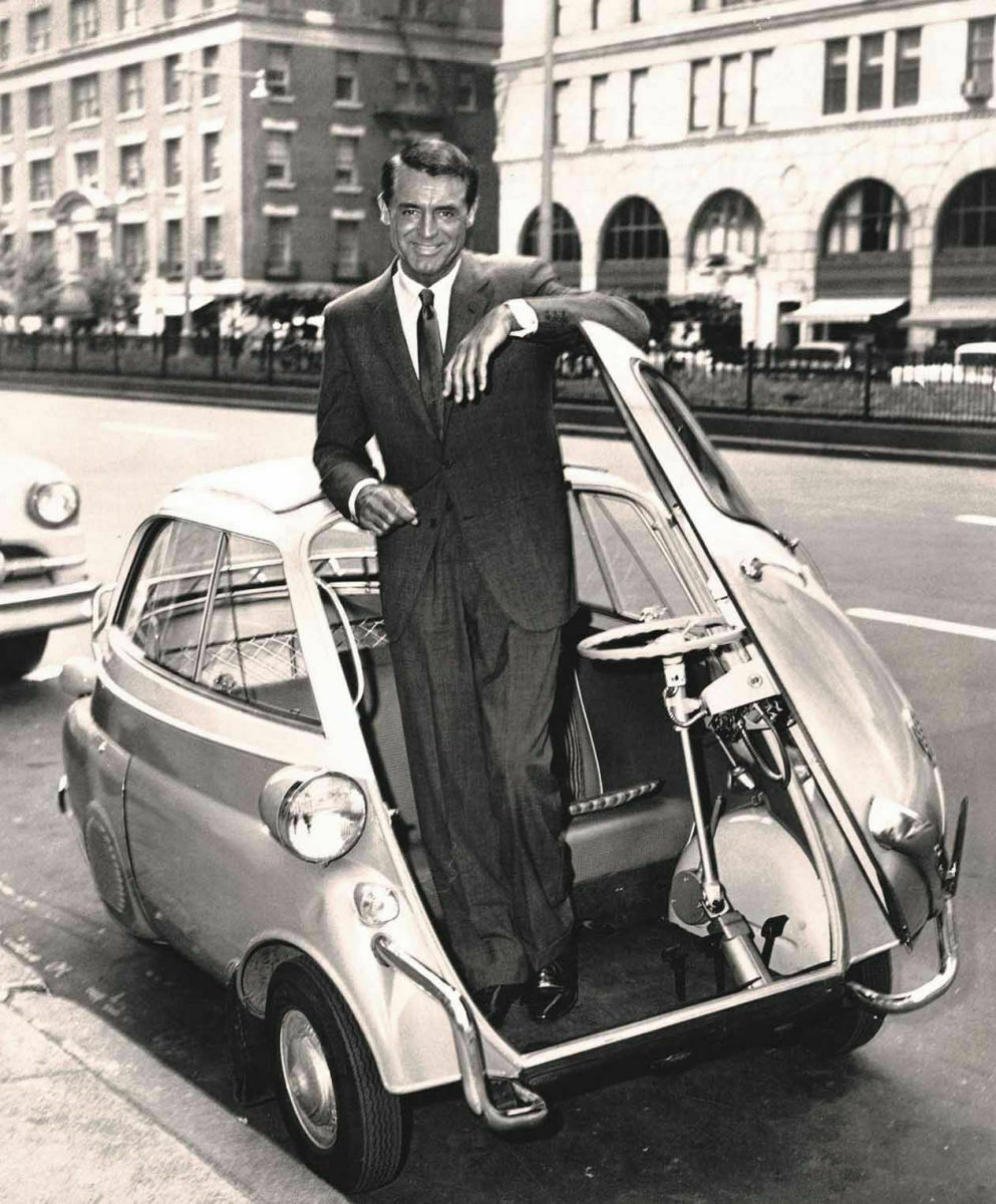 BMW Isetta mit Cary Grant: Weniger Verbrauch, das wusste man damals, geht am besten mit weniger Auto