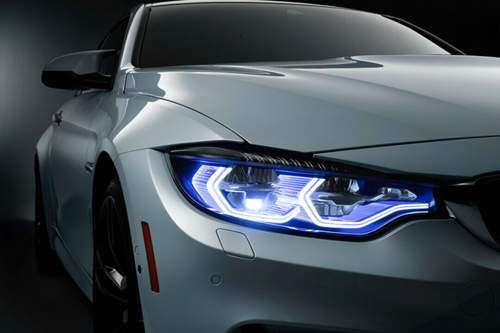Im M4 "Iconic Lights Concept" stellte BMW einen Laser-Licht-Assistenten vor. Auch das Design der Scheinwerfer könnte bald in Serie gehen