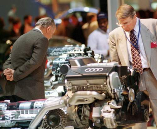 Audi-Motoren 1998 auf der Auto-Show in Detroit: Kurz darauf sollen Audi-Techniker das Prinzip der Abschalteinrichtung entwickelt haben