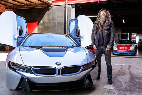 Kurz vor der Testfahrt mit dem i8. Magnus Walker ist neugierig, aber gibt sich gewohnt cool