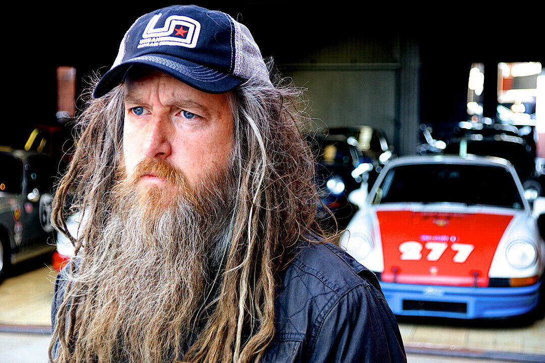 Plötzlich umweltbewusst: „Wenn ich meine 911er fahre, dann zum Spaß. Da kommen nicht so viele Kilometer zusammen,“ sagt Magnus Walker während der Testfahrt