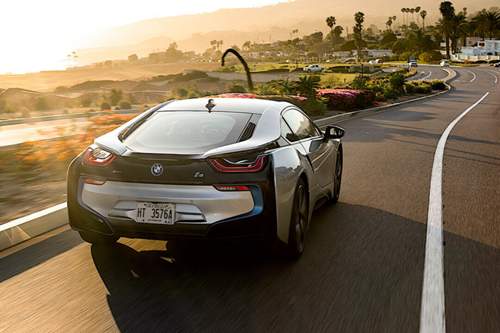 Magnus Walkers Spritztour mit dem i8 rund um Downtown Los Angeles dauert bis zur Abenddämmerung