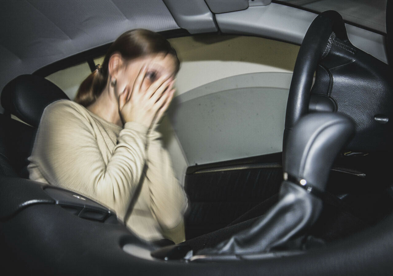 Panik hinter dem Steuer kann viele Ursachen haben, häufig ist ein traumatisches Erlebnis der Auslöser