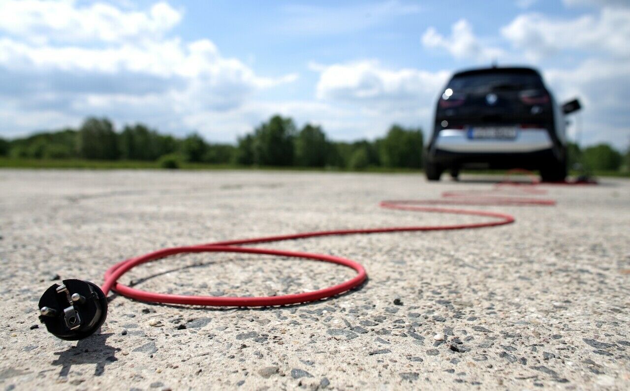 Bei Elektroautos macht die Batterie etwa 30 Prozent des Fahrzeugpreises aus