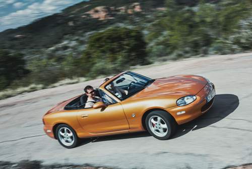 Mazda MX-5, 2. Generation: Der Hecktriebler macht in jeder Generation Spaß, die zweite passt in unseren Preisrahmen