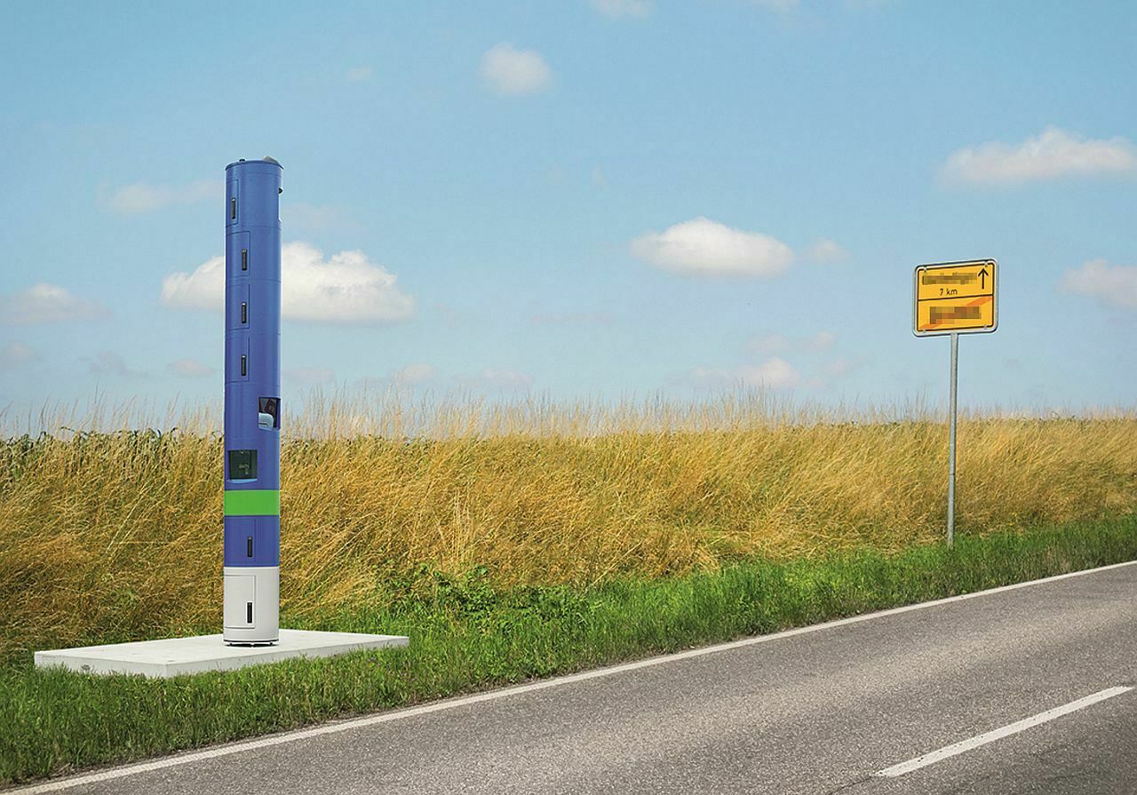 Natürlich sollte man nicht zu schnell fahren, nur weil diese Säulen nicht blitzen: Eine neue LKW-Maut-Kontrolleinrichtung, wie sie derzeit an den Bundesstraßen aufgestellt werden