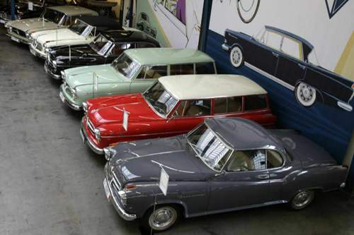 Eine kleine Borgward Isabella Parade – aufgenommen im PS.Depot Automobile des PS.Speichers in Einbeck