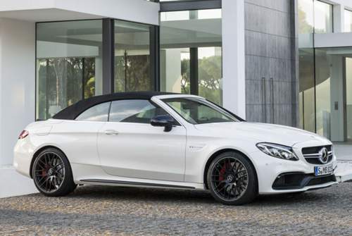 Das Fahrwerk wurde für den offenen C 63 nochmals angepasst, zumindest hinten