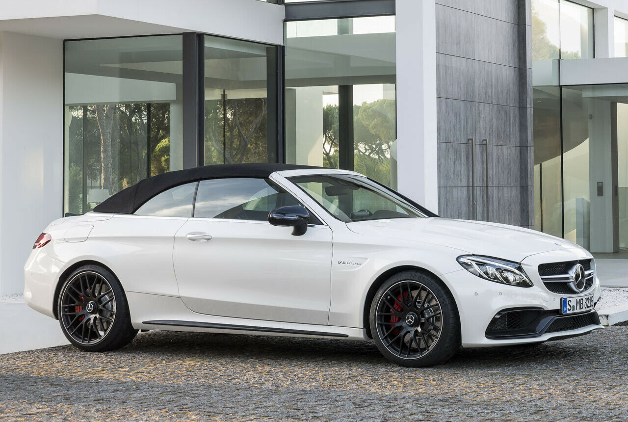 Das Fahrwerk wurde für den offenen C 63 nochmals angepasst, zumindest hinten