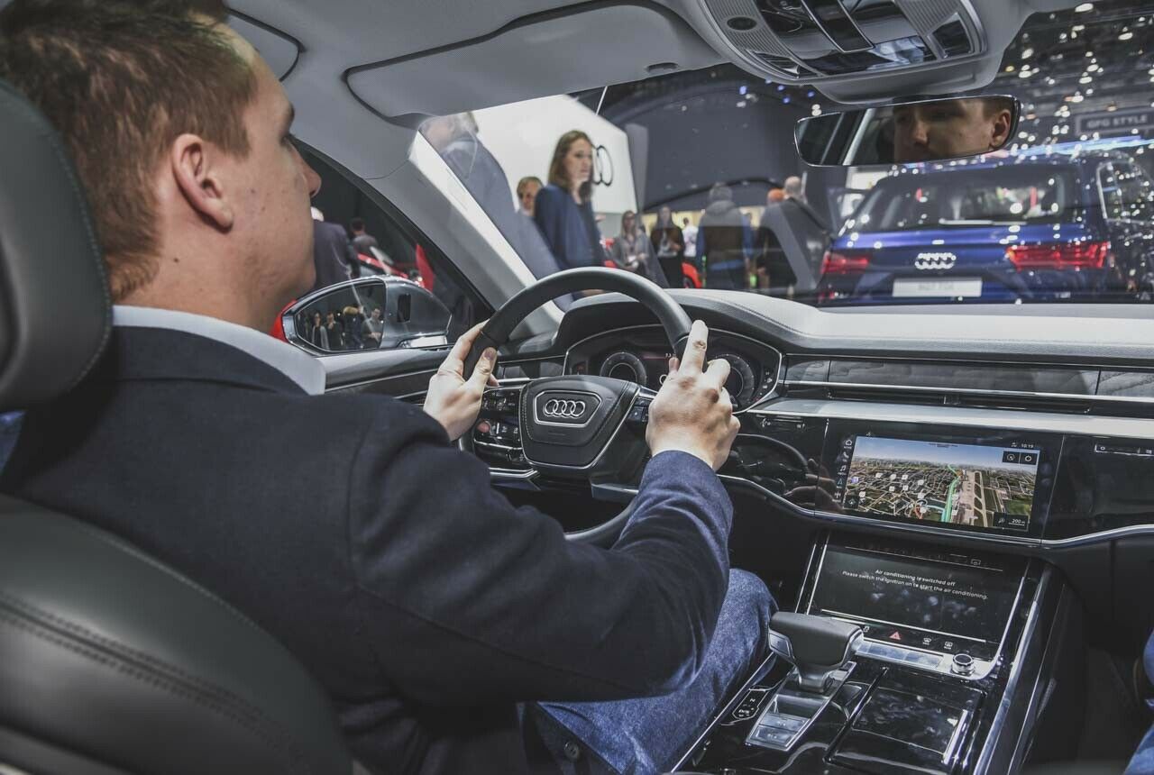 Digitale Instrumente und ein 10,1-Zoll-Touchdisplay für das Infotainmentsystem sind im Audi A8 serienmäßig