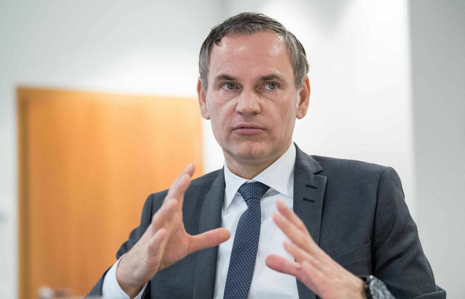 Porsche-Chef Blume will Einsparungen von 6 Milliarden Euro