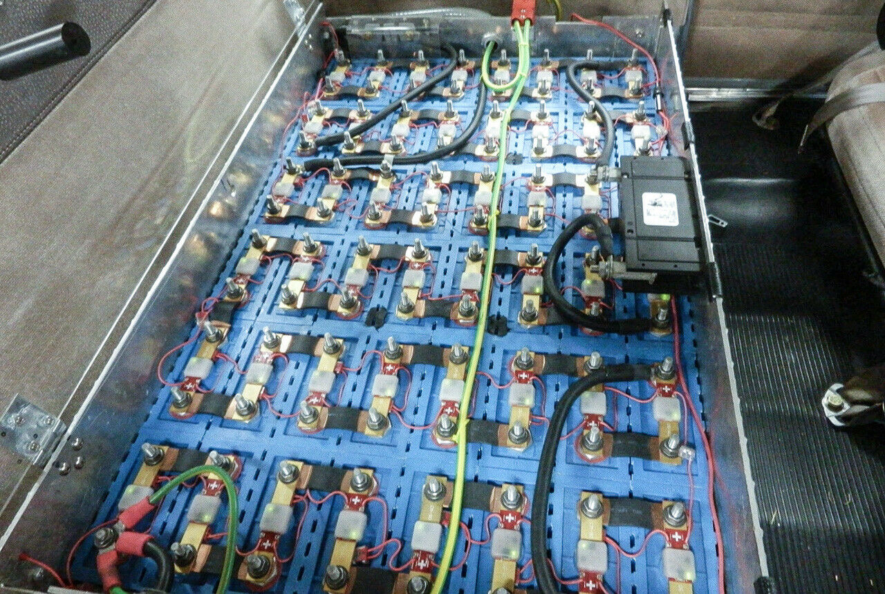 60 Lithium-Ionen-Batteriezellen der chinesischen Firma Calb stellen eine Kapazität von 21,5 Kilowattstunden bereit