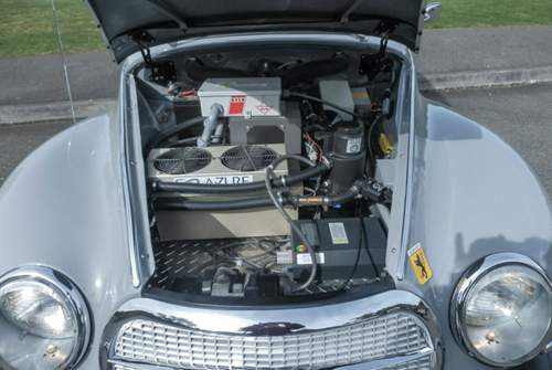 Der Elektromotor von Azure Dynamics beschleunigt den kleinen DKW auf mehr als 130 km/h