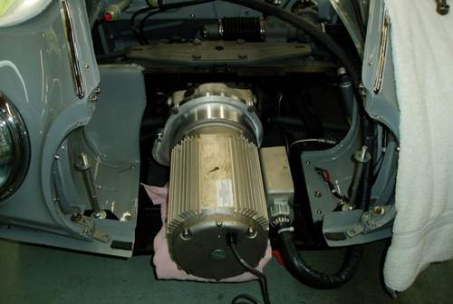 Der Elektromotor wird eingepasst