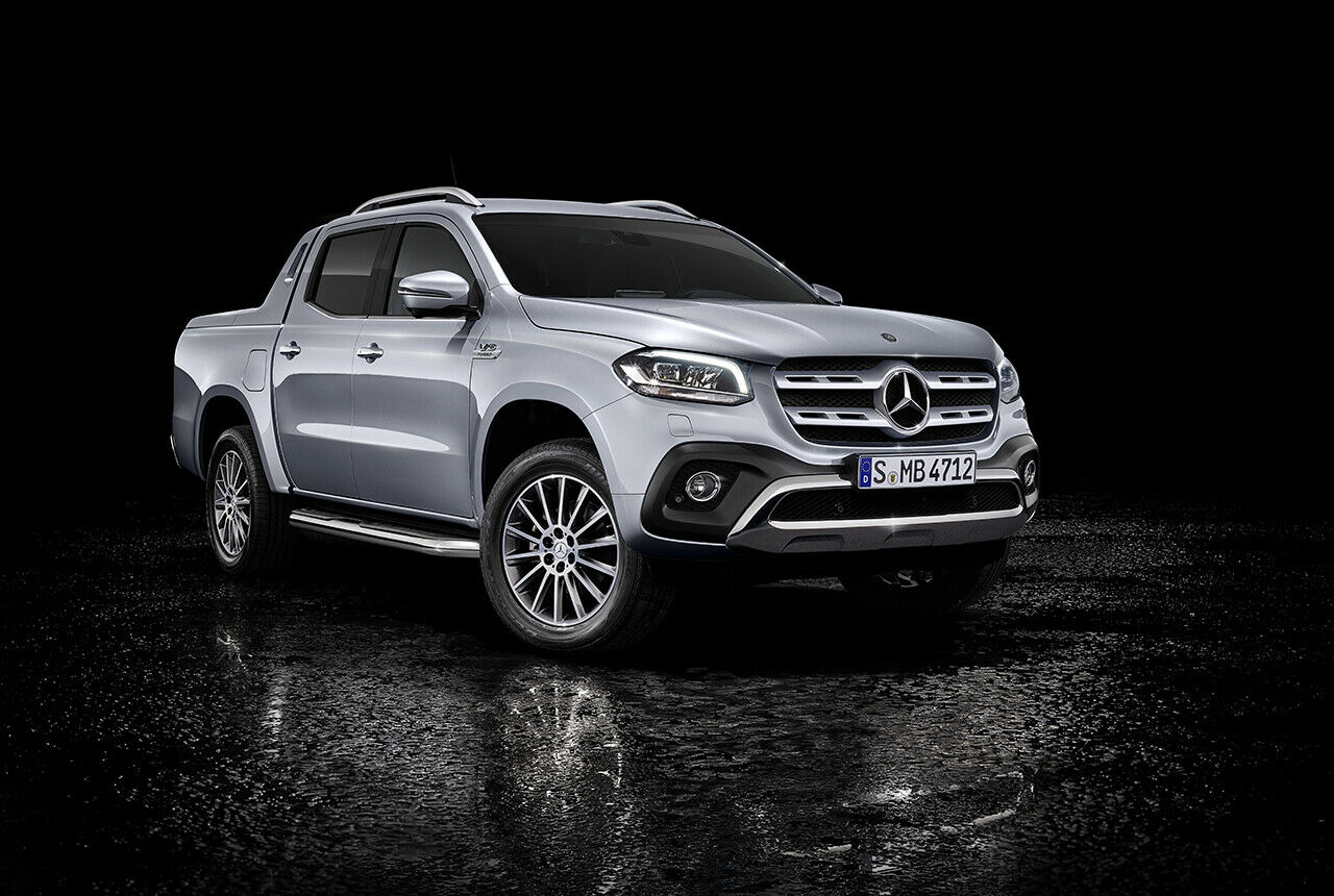 Mercedes zeigt in Genf das Spitzenmodell der X-Klasse: den X 350 d. Mit einem 3,0-Liter-Sechszylinder-Diesel und Allrad kostet der Pick-up ab 53.360 Euro