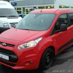 Ford Tourneo Connect in Race Rot Seitenansicht von vorne