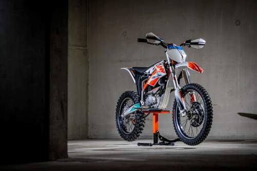 Die KTM Freeride E-XC kostet rund 11.000 Euro, der Akku schlägt dabei mit 3.200 Euro zu buche
