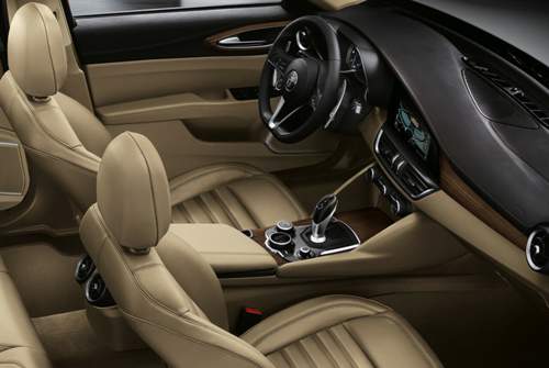 Eine Achtgangautomatik offeriert Alfa in der Giulia für 2.250 Euro