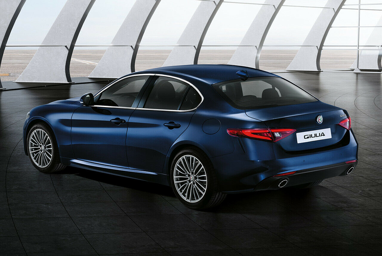 Im Sommer folgt das Einsteigsmodell 2.2 JTDm mit 136 PS für 33.100 Euro