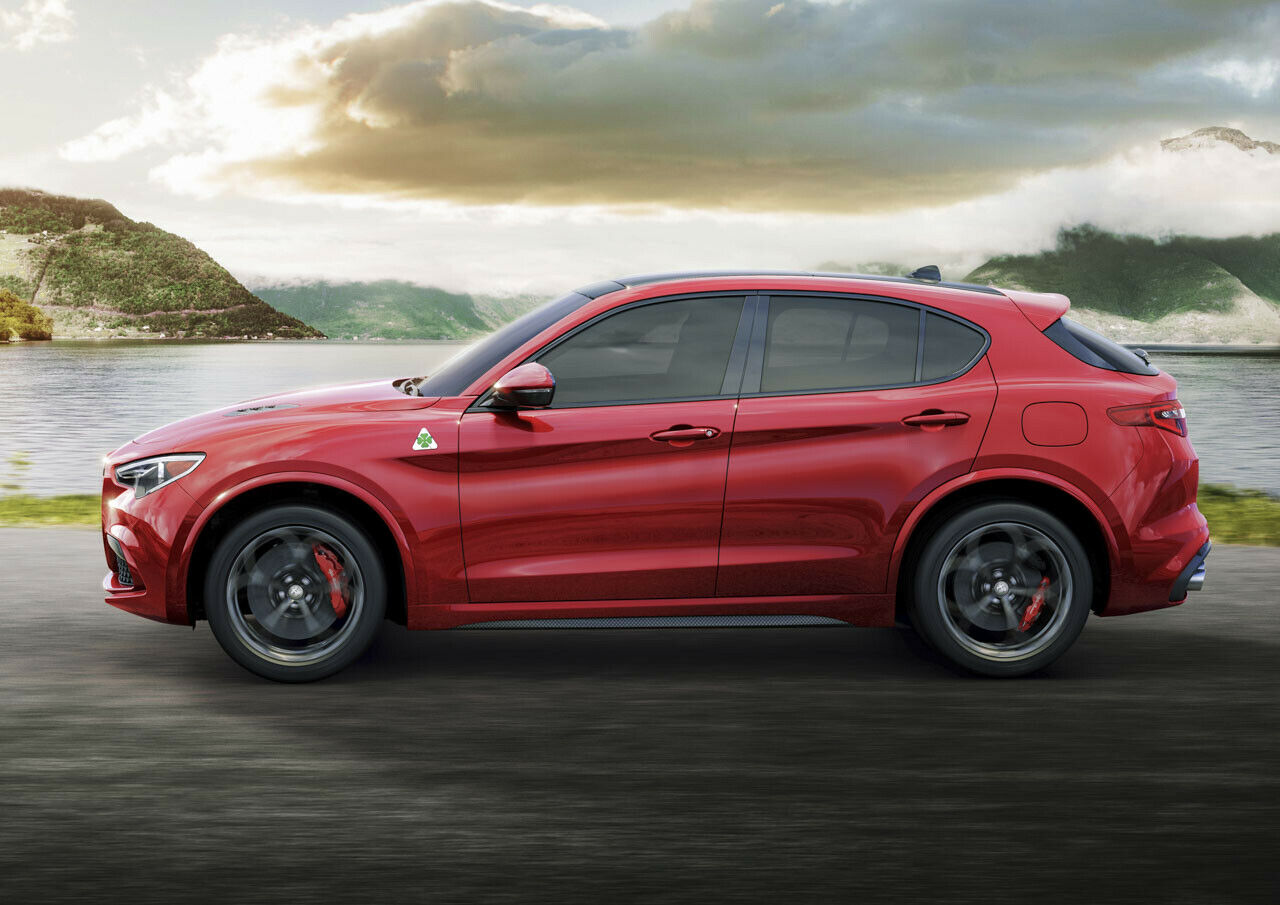 Das fünftürige SUV ist 4,68 Meter lang, 1,65 Meter hoch und 2,16 Meter breit - das ist etwas flacher und breiter als der BMW X3