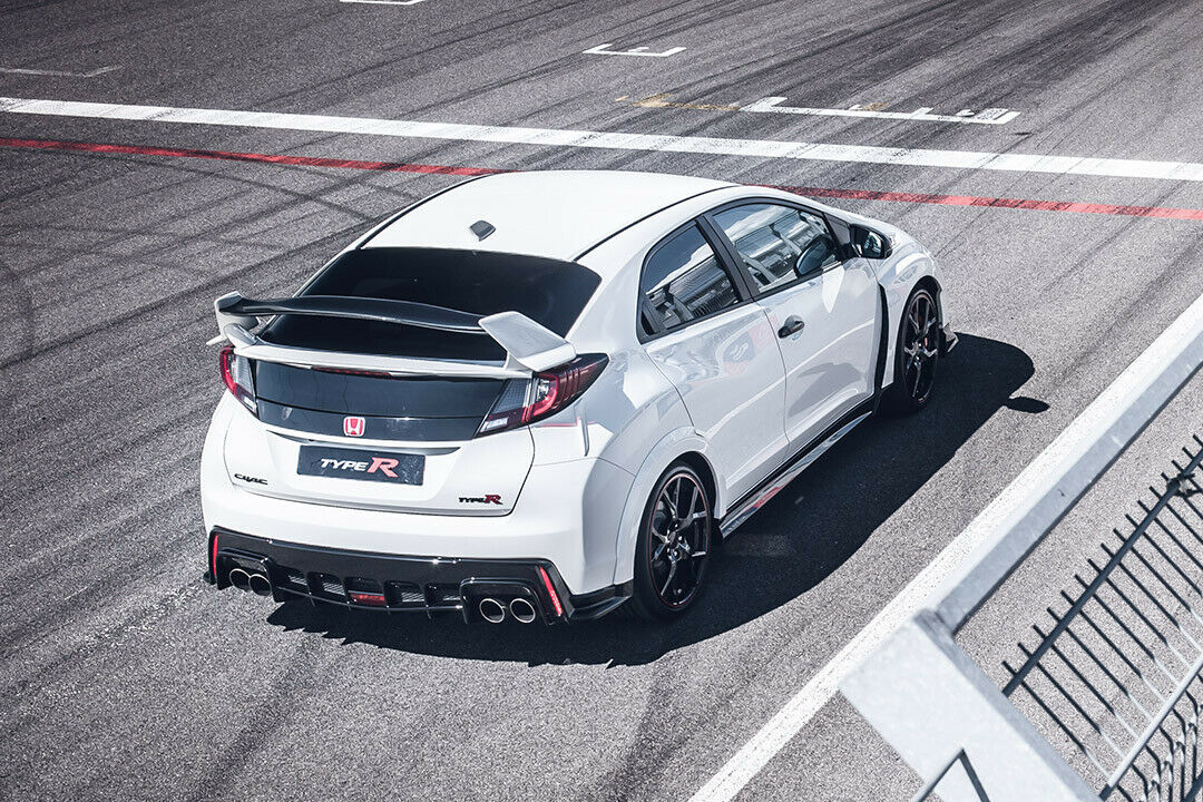 Mit diesem Flügel am Heck fällt der Type R selbst bei den Tuning-Treffen an den Berliner Tankstellen entlang der B1 auf