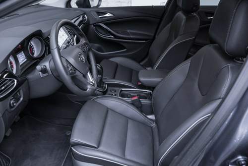 Alle Testwagen waren mit Ergonomiesitzen ausgestattet. Bei Lederstühlen empfiehlt sich die Sitzlüftung