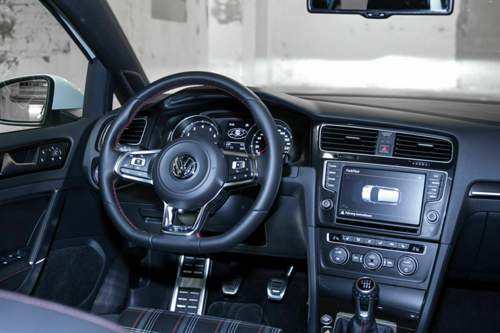 Das Infotainment-System funktioniert schnell und gut. Bei VW wird es über Berührungen bedient