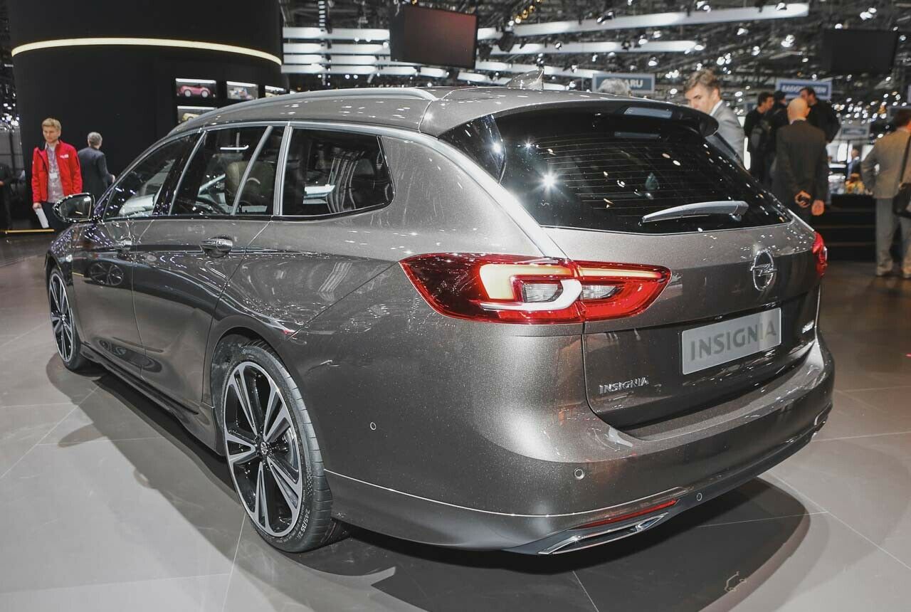 Opel schraubt derzeit nur Vierzylinder in den Insignia. Automatikgetriebe gibt es nur für zwei Benziner, acht Gänge nur mit Allrad