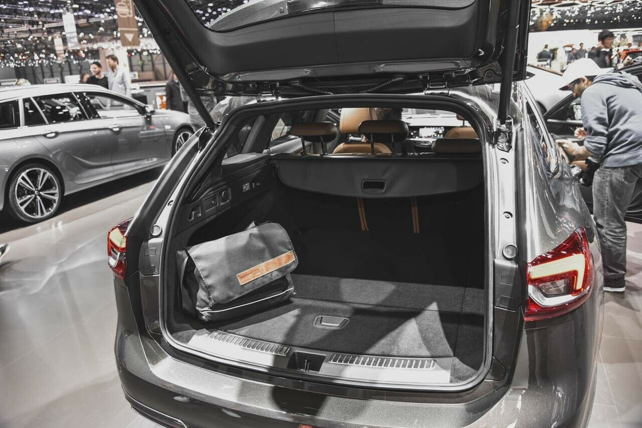 Viel Platz im Opel: 560 Liter bis zur Fensterkante, 1.665 Liter mit umgeklappter Rückbank