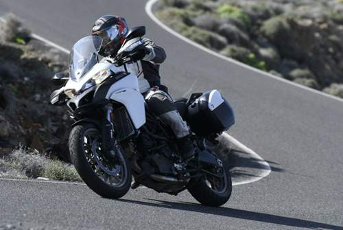 Das tolle Handling der neuen 950 beeindruckt - die 113 PS reichen mehr als aus