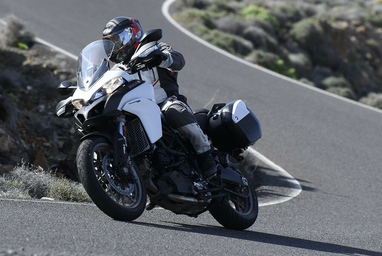 Das tolle Handling der neuen 950 beeindruckt - die 113 PS reichen mehr als aus