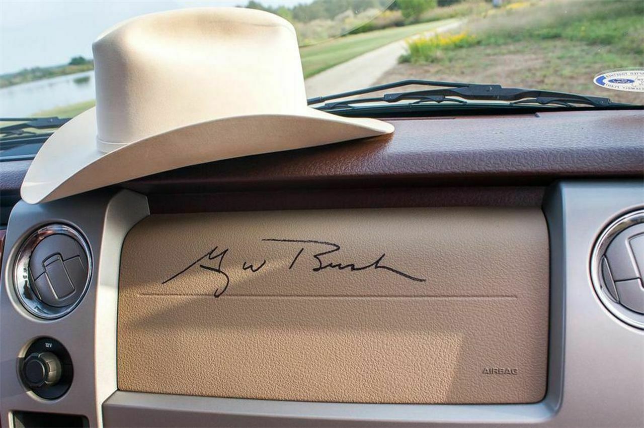 Signiert: Die Airbag-Klappe des Ford F-150.
