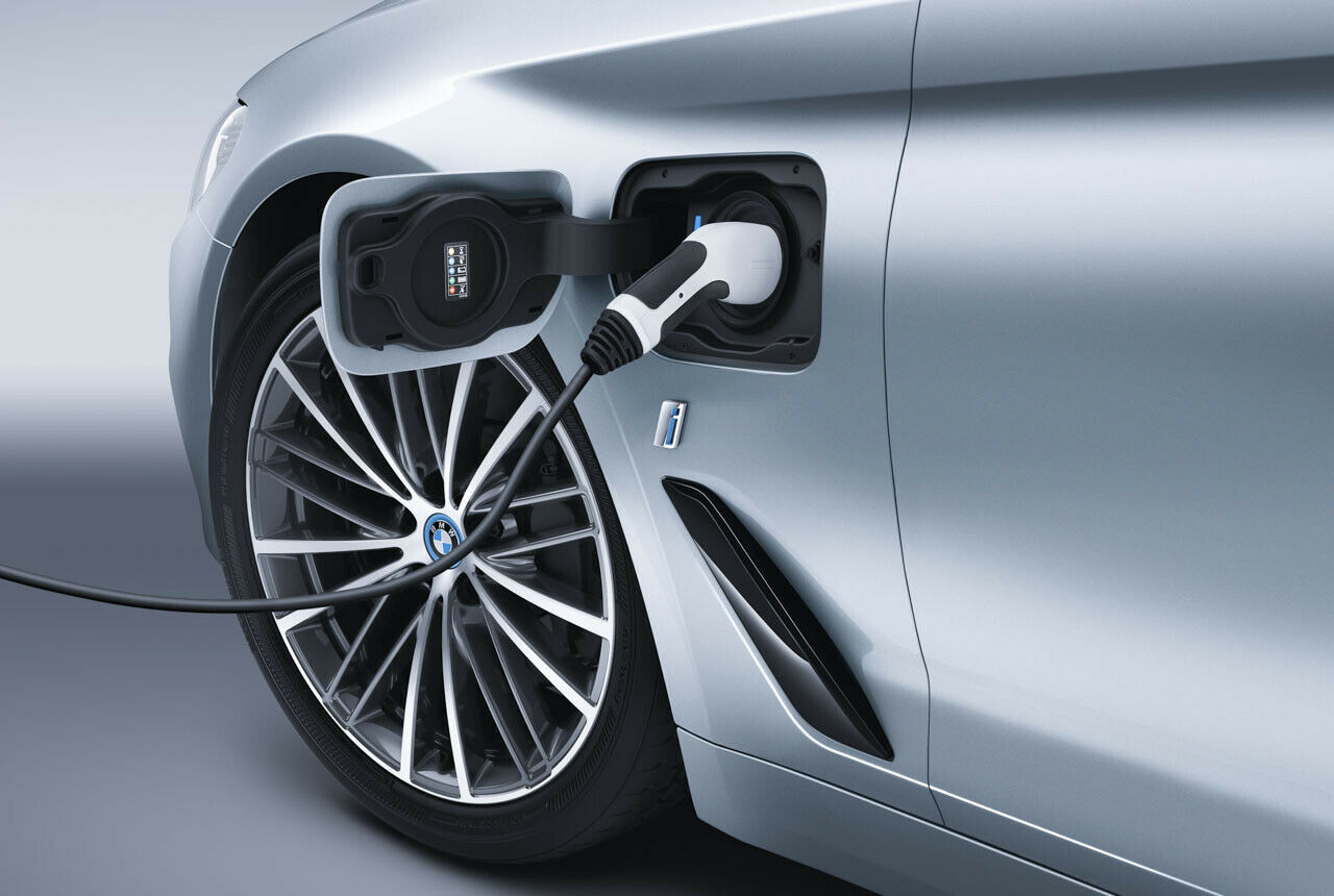Der Plug-in 530e kann bis zu 45 Kilometer rein elektrisch fahren