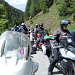On the road. Mittlerweile fahren alle Reise Enduros. Nur ich meine brave dicke Gudrun.