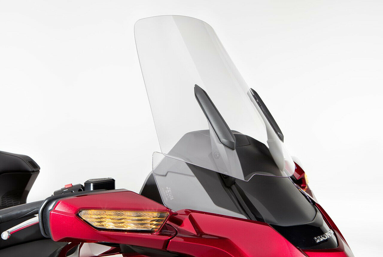 Die Windschutzscheibe der Honda Gold Wing Tour fährt elektrisch hoch und gibt so noch mehr Schutz vorm Wind