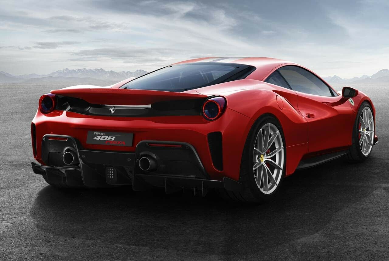 Der 3,9 Liter große V8-Bi-Turbo wurde 2017 zum "Engine of the year gewählt". Im 488 Pista steckt die überarbeitete Version. 720 PS, 770 Newtonmeter