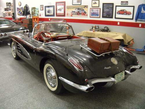 Sid wahrte den Zustand der Corvette.
