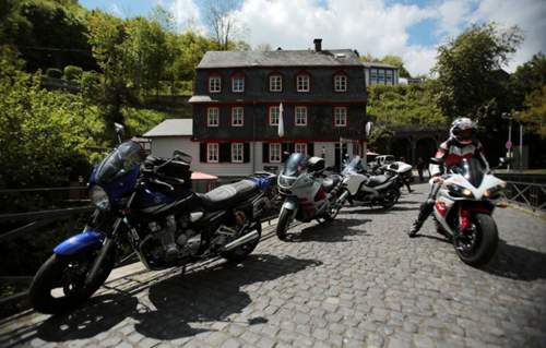 Auch die Eifel ist ein beliebtes Motorradziel. Die Zahl der in Deutschland zugelassenen Maschinen hat sich in den letzten 20 Jahren fast verdoppelt