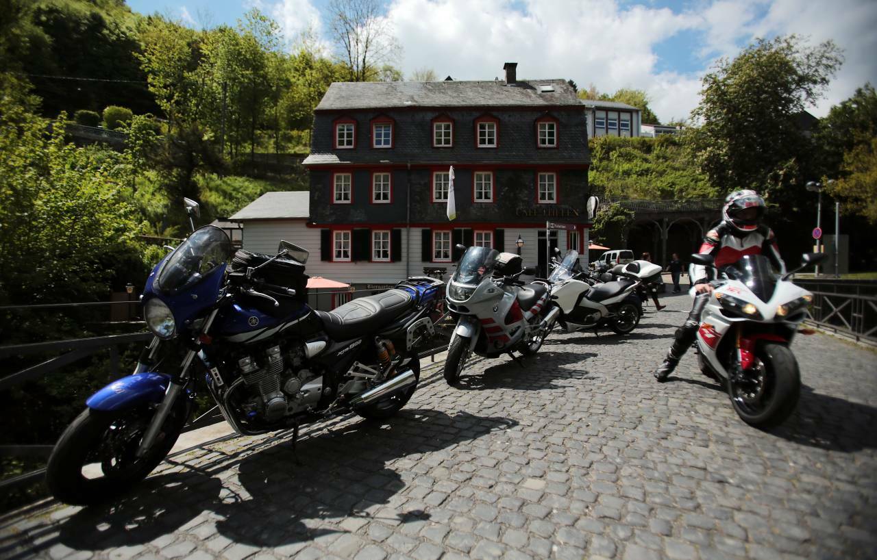 Auch die Eifel ist ein beliebtes Motorradziel. Die Zahl der in Deutschland zugelassenen Maschinen hat sich in den letzten 20 Jahren fast verdoppelt