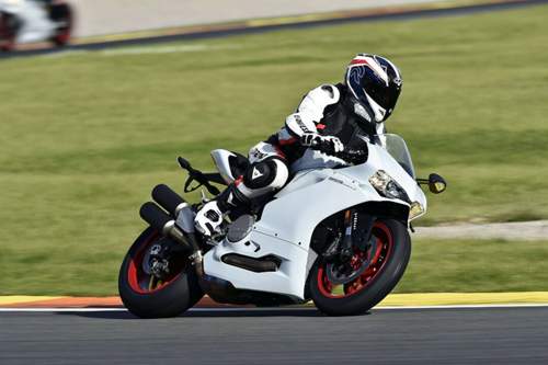 Auf der spanischen Rennstrecke konnte die "kleine" Panigale mit ihrem Handling überzeugen