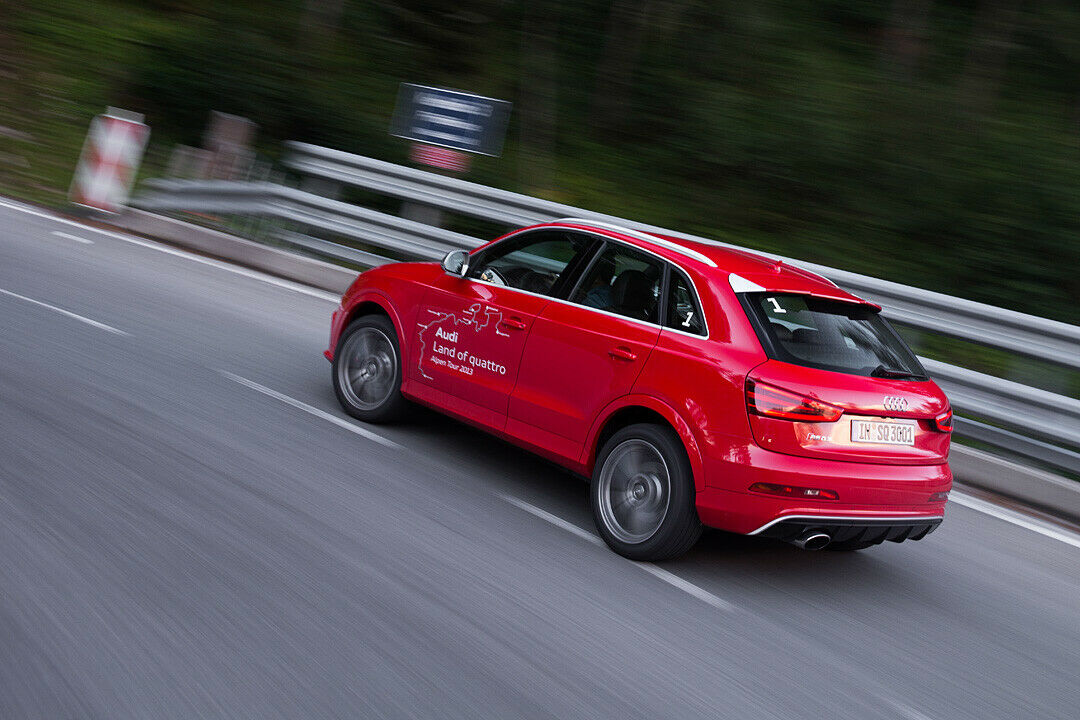 Was wohl der Nachbar im Cayenne dazu sagt, wenn der SUV-Mini vorbeirauscht