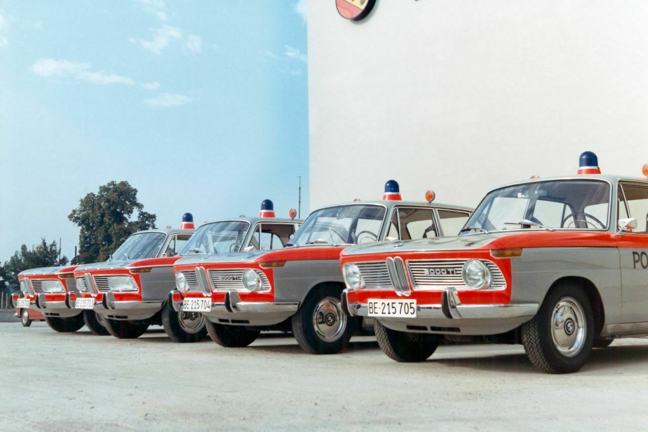 Auch die Polizei setzte auf die 200er: Hier einige 2000 und 2000 ti als Polizeifahrzeuge der Stadt Bern