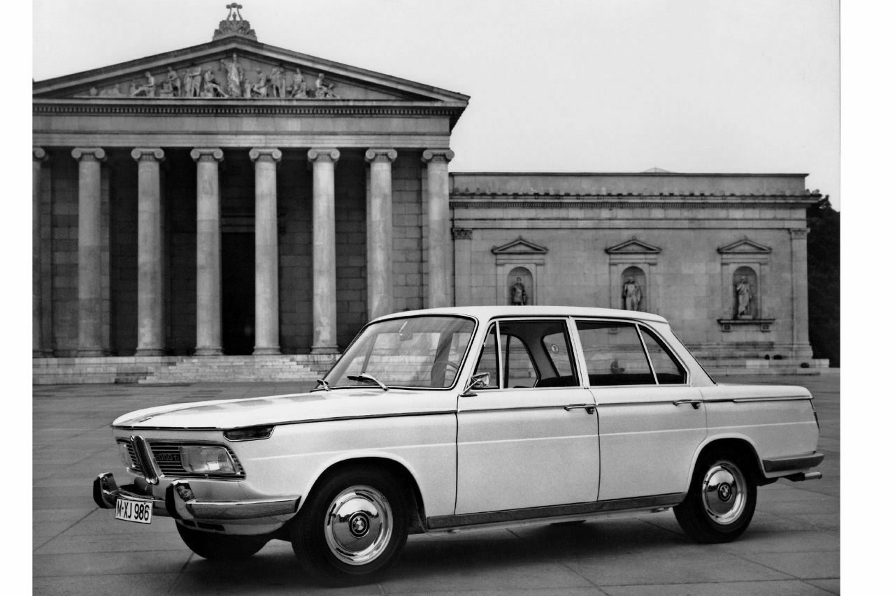 Der 2000 tilux („Touring International Luxus“) trug die Optik des 2000-Basismodells